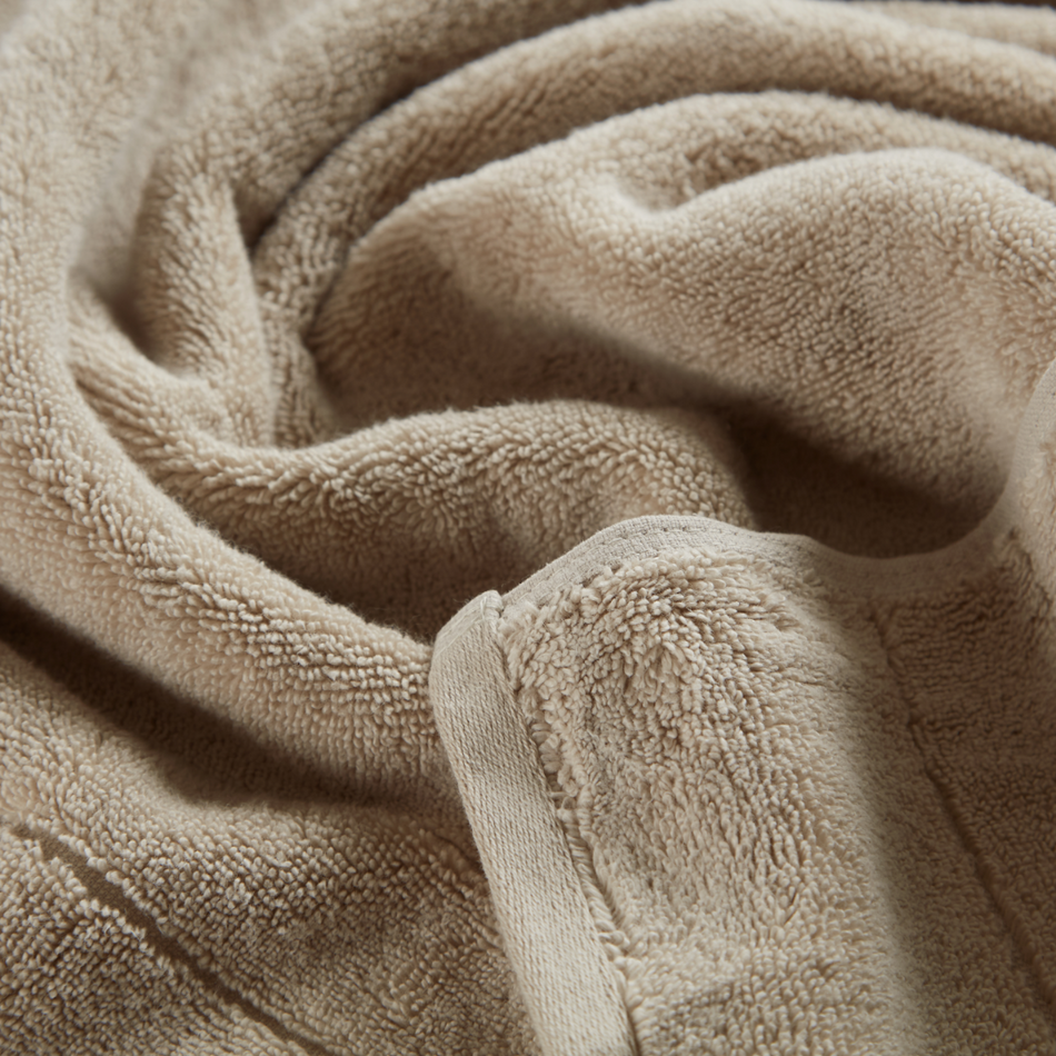 https://www.linenbundle.eu/cdn/shop/products/TAUPE-PLUSH-SHEET-1_950x.png?v=1661848246